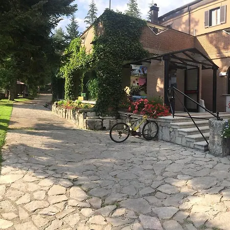 Lh Albergo Il Picchio Пескассероли