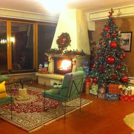 Отель Lh Albergo Il Picchio Пескассероли