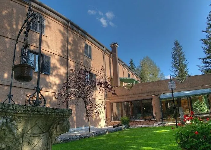 Lh Albergo Il Picchio 4*
